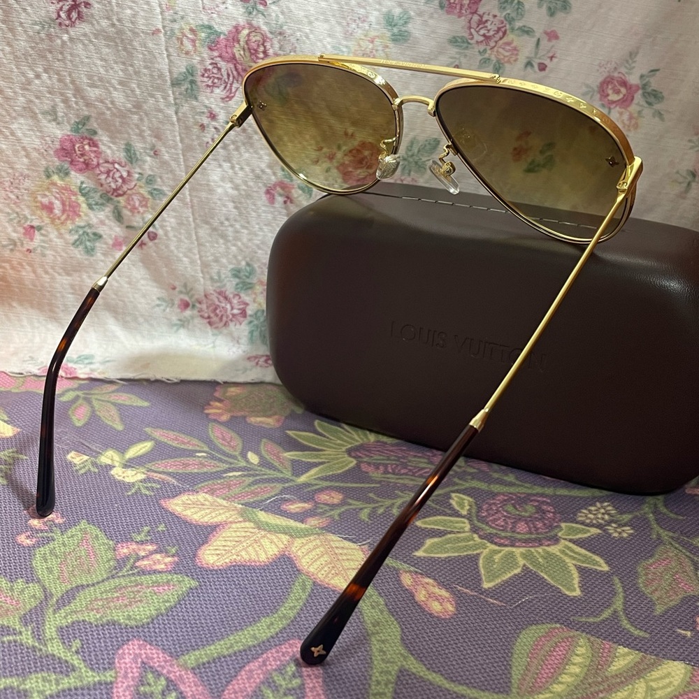 LV Gold Monogram Aviator Sunglasses - Picture 6 of 6